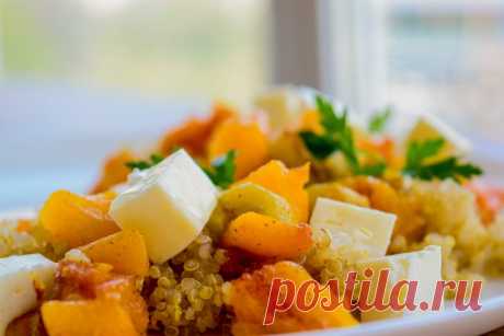 Салат с запеченной тыквой, киноа и брынзой - СделаемВкусно.ру