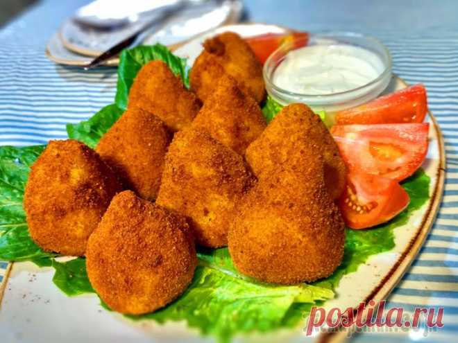Кошинья. Бразильские куриные крокеты Всем привет!Сегодня предлагаем приготовить Кошинья, популярное бразильское блюдо. Крокеты из заварного теста с начинкой из курицы, обжаренные во фритюре. Отличная закуска для большой веселой компании!...