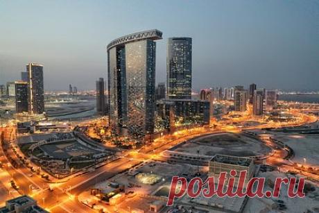 Излюбленный курорт россиян упростит правила пребывания для туристов. Абу-Даби упростит правила пребывания для иностранных туристов с 28 сентября. ПЦР-тест на коронавирус вакцинированных путешественников будет действителен на протяжении месяца. А туристам, не прошедшим иммунизацию от COVID-19, необходимо сдавать подобный анализ раз в неделю, а не каждые 48 часов, как это было прежде.