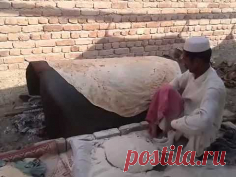 Have you ever seen such a big and thin bread (chapati) with Shadi Mubarak writing on?