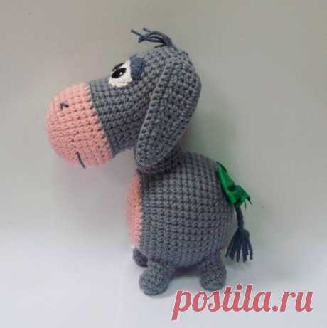PDF Ослик Иа крючком. FREE crochet pattern; Аmigurumi animal patterns. Амигуруми схемы и описания на русском. Вязаные игрушки и поделки своими руками #amimore - Ослик Иа из советского мультфильма про Винни Пуха, осёл, Союзмультфильм.