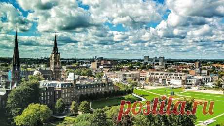 Cиттард (Sittard) в 3-х км от Германии (от Михалыча) Ситтард (Sittard) - маленькой городок в Нидерландах и в число must see пожалуй не входит. Поэтому если вы живёте в Дюссельдорфе (или вокруг), если уже бывали в самых разных местах и хотите увидеть что-то новенькое или просто дополнить маршрут (Маастрихт, Рёрмонд, Фенло или Аахен) ещё одним...