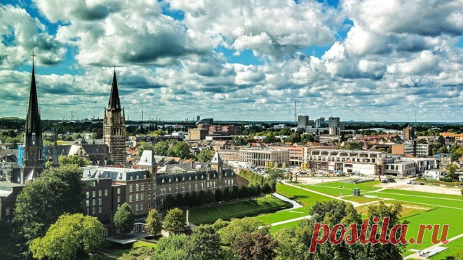 Cиттард (Sittard) в 3-х км от Германии (от Михалыча) Ситтард (Sittard) - маленькой городок в Нидерландах и в число must see пожалуй не входит. Поэтому если вы живёте в Дюссельдорфе (или вокруг), если уже бывали в самых разных местах и хотите увидеть что-то новенькое или просто дополнить маршрут (Маастрихт, Рёрмонд, Фенло или Аахен) ещё одним...
