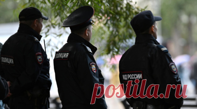 МВД: в «газели» у ЦБ не нашли ничего подозрительного. Правоохранители не обнаружили ничего подозрительного в ходе осмотра «газели», припаркованной у Центрального хранилища ЦБ России в Москве. Читать далее