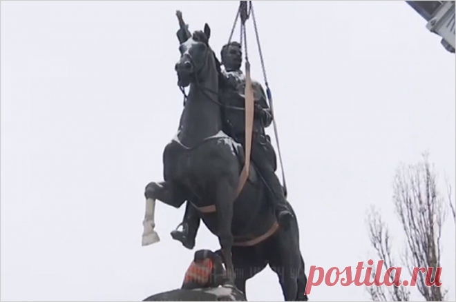 Во всем виноват Щорс. Кличко снес памятник после затопления метро в Киеве. Градоначальник, который по части любви к пиару не уступит самому Зеленскому, решил пойти по пути экстренного переключения внимания. Таковым и стал снос памятника Щорсу.