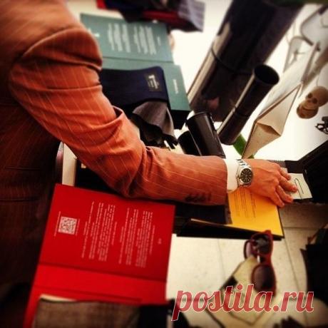 Формальное образование позволит вам выжить. Самообразование приведет вас к успеху. / Понимание бизнеса