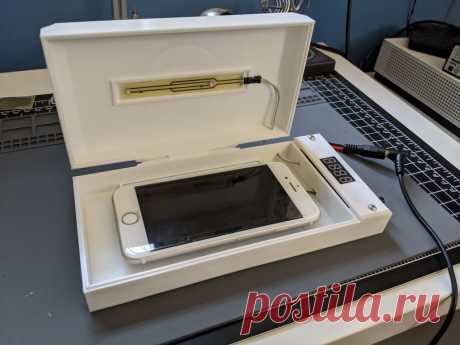 Устройство для УФ-дезинфекции гаджетов Новые времена диктуют новые условия. Если еще год назад никто особо не задумывался о антисептиках, маска, защитных щитках, то теперь это необходимость. Волей или неволей, но людям приходится пользоваться такими и подобными защитными средствами. УФ- дезинфектор, тоже из этого ряда. С помощью этого