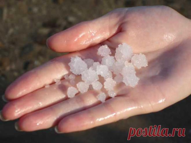 Смешайте соль с питьевой водой и употребляйте ее каждый день. Это не займет много времени, чтобы заметить результаты! | Совет И это все обычная соль! Магний — очень важный минерал, необходимый для многих процессов организма. Когда наши тела не получают достаточного количества магния, даже лучшие натуральные средства не...