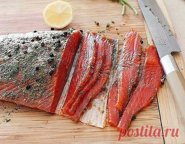 Быстрый засол красной рыбы. Такую вкусную красную рыбу можно приготовить в домашних условиях очень просто и быстро с минимум ингредиентов. Аромат и нежнейший вкус Вам обеспечен.Ингредиенты:Лосось (филе) - 300 гУкроп - 1 пучокЧёр…