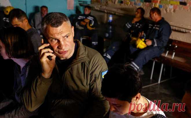 Кличко объявили выговор после проверки убежищ. Мэру Киева Кличко и главе военной администрации города Попко объявили выговоры в связи с ненадлежащим состоянием бомбоубежищ. Главу Деснянского района Киева, где люди в ночь на 1 июня не смогли попасть в укрытие и погибли, уволили