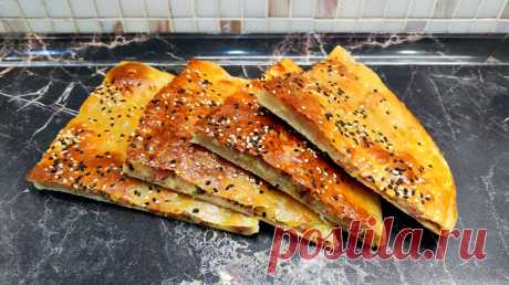 Лепёшка на завтрак с картошкой и колбасой. Завтрак рецепт. Мука 150 гр.Сл. масло 50 гр.Молоко 150 мл.СольКолбаса 200 гр.Картофельное пюреСыр 100 гр.ПетрушкаМайонез 2 ст л.