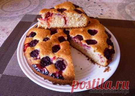 Пирог Со Сливами  Просто и Вкусно Сезон сливы можно сказать в разгаре, и сегодня печем пирог, с двумя видами масла и сливами ) мука - 400 гр.сахар - 300 гр.сливы - 400 гр.яйца - 3 шт.масло сливочное - 115 гр.масло растительное -125 мл...