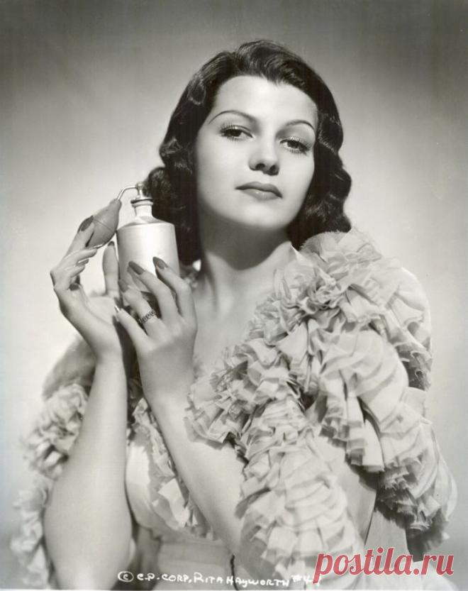 Рита Хэйворт, 17 октября, 1918
 • 14 мая 1987