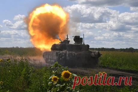 Экипажу остановившего атаку колонны ВСУ российского танка пообещали награду. Временно исполняющий обязанности (врио) главы Донецкой народной республики (ДНР) Денис Пушилин пообещал наградить экипаж танка, в одиночку остановившего атаку колонны Вооруженных сил Украины (ВСУ). Он отметил, что командир отличившейся дивизии имеет прямое отношение к освобождению населенных пунктов на севере ДНР.