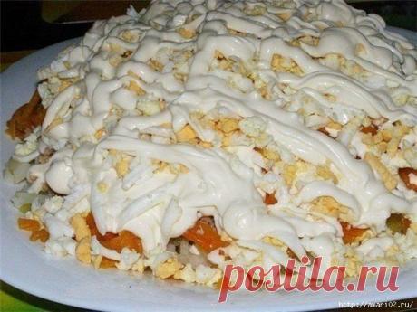 Салат печёночный с колбасным сыром..