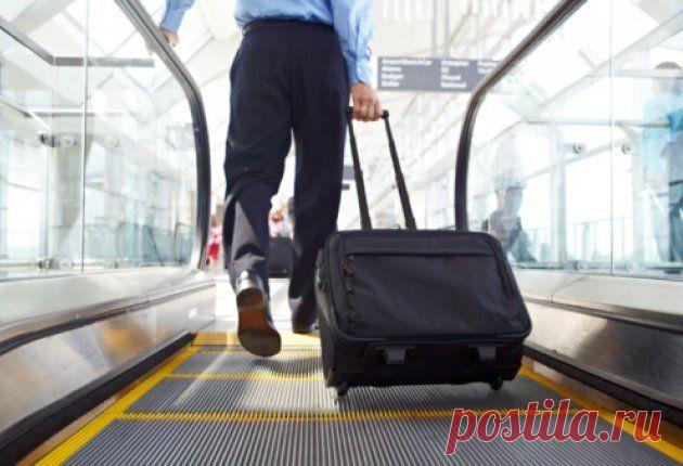 Число выезжающих за рубеж россиян сократилось на 40% с начала года