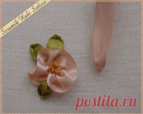 Маленькие нежные цветы. Вышиваем атласными лентами.
