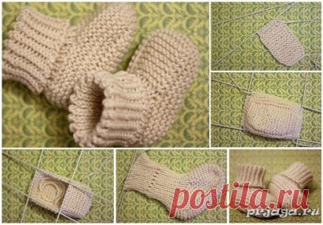Самые простые пинетки спицами
Мастер класс: https://prjaga.ru/vyazanie-dlya-detej/noski-tapki-pinetki/samye-prostye-pinetki-spicami-master-klass
