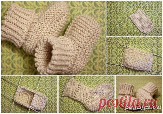 Самые простые пинетки спицами
Мастер класс: http://prjaga.ru/vyazanie-dlya-detej/noski-tapki-pinetki/samye-prostye-pinetki-spicami-master-klass