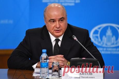 Россия рассказала о деградации ситуации в Афганистане. Активность радикального движения «Талибан» в Афганистане заметно растет. Об этом рассказал замдиректора департамента информации и печати МИД России Александр Бикантов. По его словам, ситуация деградирует из-за решения США и НАТО задержать вывод войск. При этом афганские силовики все еще не справляются с натиском.