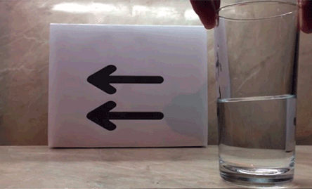 Оптическая иллюзия смены направления стрелки в стакане воды - гифки, gifs | KAPIBAR - гифки, приколы, анекдоты, фотографии