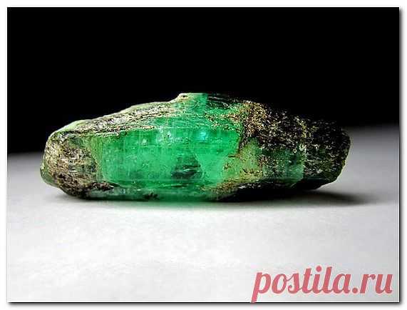 Смарагд (σμάραγδος) - изумруд, интересные факты.