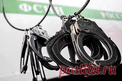 Педофила осудили на 17 лет за развращение девяти российских школьниц. В Республике Коми 25-летнего жителя Ухты осудили на 17 лет за сексуальные преступления в отношении девяти девочек-подростков. Его признали виновным в изнасиловании, незаконном обороте порнографических материалов, развратные действия в отношении детей и половое сношение с несовершеннолетними.