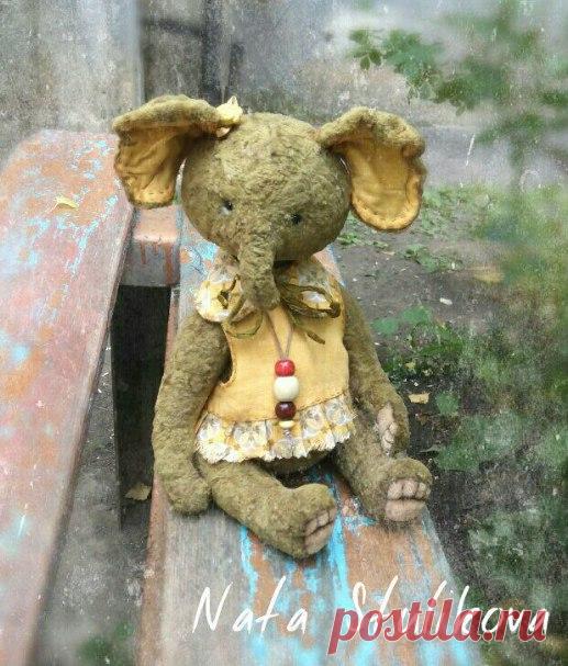 Портниха Яниха - Ткани-Фурнитура-Аксессуары
Слоник тедди Оливия (рост 26 см, сидя 20 см)
Автор - Наталья Стуликова