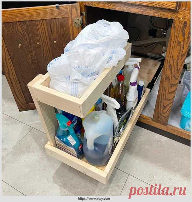 Выдвижной стеллаж под кухонной мойкой своими руками     Выдвижной стеллаж — это удобное и функциональное решение для хранения предметов на кухне. Он помогает экономить пространство и обеспечивает легкий доступ к используемым на кухне предметам. В этой статье я расскажу, как самостоятельно сделать выдвижной стеллаж из двух деревянных ящиков.   Как использовать выдвижной стеллаж на кухне   Этот стеллаж может использоваться для...