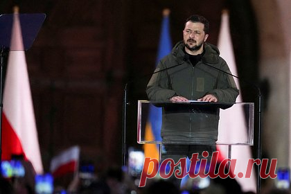 Мэрия Киева захотела перевести пасхальные богослужения в онлайн. Власти Киева рекомендовали горожанам не ходить на пасхальные богослужения, а отдать предпочтение их онлайн-трансляциям. Мэрия также обратилась к религиозным общинам с просьбой ограничить проведение богослужений и обеспечить их онлайн-трансляции. Ранее появилось видео нападения на православного священника в Черновцах.