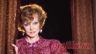 «Не плыть по течению, а самой создавать волну»: секреты успеха и личной жизни Людмилы Гурченко. 12 ноября 1935 года родилась советская и российская актриса, народная артистка СССР Людмила Гурченко. Она прославилась ещё студенткой, снявшись в картине «Карнавальная ночь». Позже её фильмографию пополнили ленты «Любовь и голуби», «Пять вечеров», «Вокзал для двоих» и многие другие хиты кинематографа. Гурченко проявила себя и как композитор, режиссёр и автор книг. Внимание публики также привлекала…