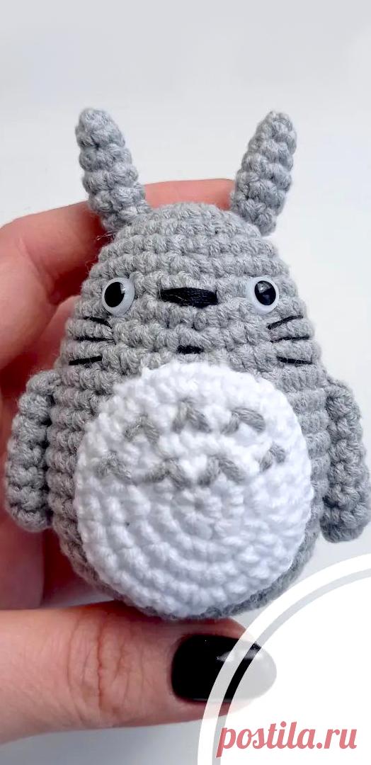PDF Тоторо крючком. FREE crochet pattern; Аmigurumi animal patterns. Амигуруми схемы и описания на русском. Вязаные игрушки и поделки своими руками #amimore - маленький Тоторо из аниме "Мой сосед Тоторо", аниме персонаж.