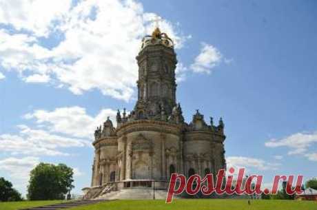 Неразгаданные тайны, которые хранят 5 необычных храмов Москвы
Кто спроектировал и построил Храм Знамения Богородицы в Дубровицах, до сих пор неизвестно. Это одна из самых загадочных церквей в московском регионе.
В Москве существует много необычных храмов, п…