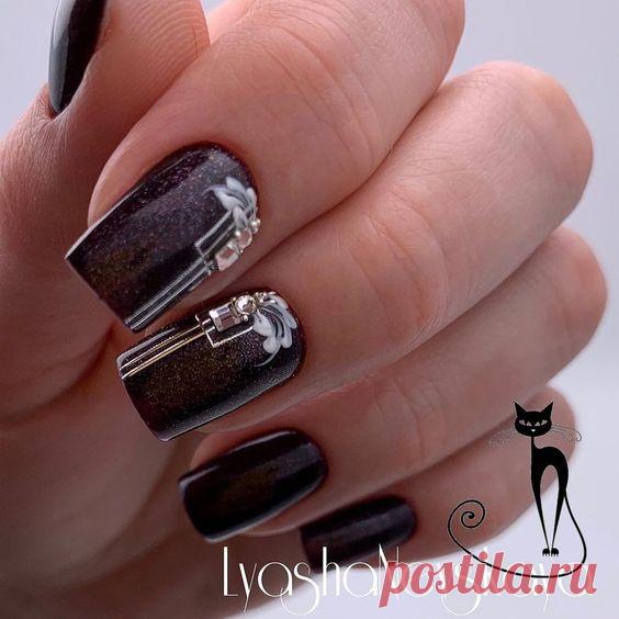 Трендовый маникюр на квадратные ногти