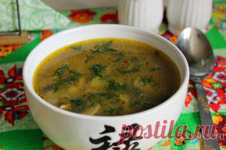 Куриный суп с шампиньонами и мелкими ракушками Куриные голени- 3шт, Картофель- 4шт, Лук репчатый- 1шт, Морковь- 1шт, Шампиньоны- 10шт, Масло сливочное- 20, Зелень- по вкусу, Соль- по вкусу, Перец черный (молотый) - по вкусу, Лавровый лист- 2шт, Макаронные изделия  (мелкие ракушки) - 50г