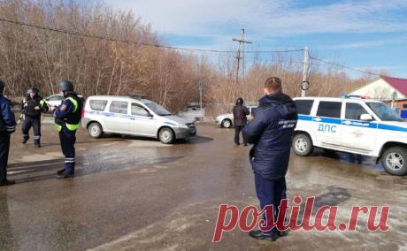 Мужчина в Кировской области открыл стрельбу из окна своей квартиры. В городе Вятские Поляны в Кировской области мужчина открыл стрельбу из окна своей квартиры, пострадавших нет, сообщил губернатор региона Александр Соколов в своем телеграм-канале.