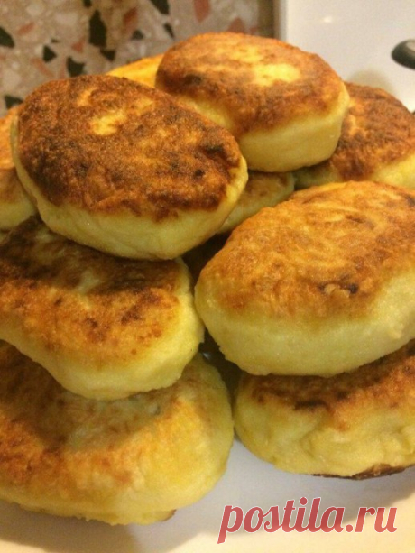 ​Картофельные зразы с сыром 
Ингредиенты:&nbsp;Картофель &mdash; 3 шт.&nbsp;Яйцо &mdash; 1 шт.&nbsp;Мука &mdash; 2 ст. л.&nbsp;Соль &mdash; по вкусу&nbsp;Сыр &mdash; 100 г&nbsp;Перец красный &mdash; по вкусу
Масло растительное &mdash; 50 гПриготовление:&nbsp;1. Картофель очистить и сварить. Приготовить...