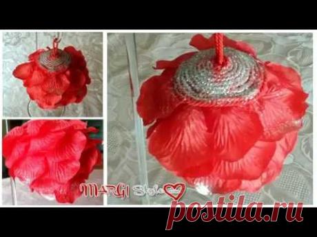 Come decorare sfere natalizie fai da te con petali