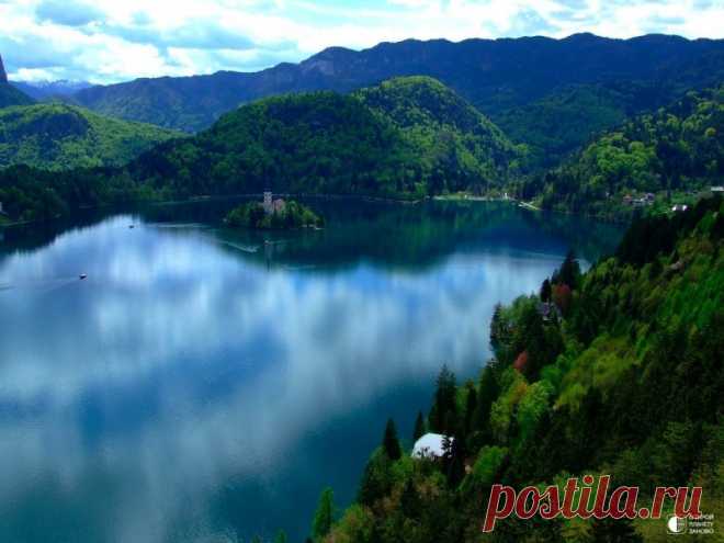 Красота Каринтии Каринтия - федеральная земля на юге Австрии, граничит с Тиролем на западе, Зальцбургом на севере и Штирией на северо-востоке. Живописная природа и горный ландшафт, Каринтия – райское место. Раз в году здесь отдыхает каждый уважающий себя австриец. На небольшой территории Каринтии, плотно...