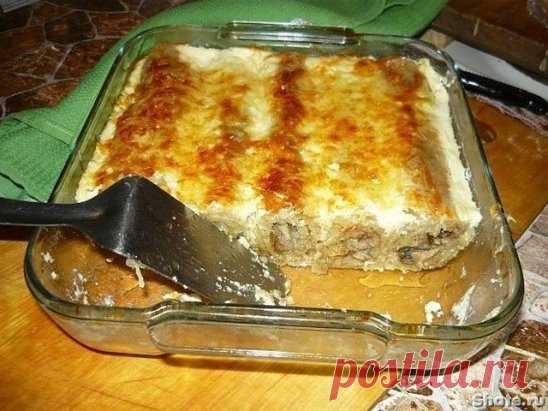Когда мясо поднадоело....
Драники запеченные с грибами
Этот рецепт для тех,кому нельзя жареного.
Необходимо:
4-5 картофель
300г шампиньоны
1 яйцо
1 ст.л.сметана
1-2 лук
2 ст.л.муки
1 пучок укропа
растительное масло,соль,перец
1.Порезать грибы,лук,зелень
2.Обжарить лук с грибами на растительном масле
3.В миске смешать яйцо,сметану,соль,перец
4.Картофель натереть на крупной терке,отжать,смешать со сметанно-яичной смесью,добавить муку,перемешать
5.Противень для выпечки смазать маслом и с помощью н