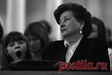 Умерла вдова чилийского диктатора Пиночета. Вдова чилийского диктатора Аугусто Пиночета Лусия Ириарт умерла в возрасте 99 лет. Об этом в четверг, 16 декабря, сообщила ее внучка Карина. Ириарт была первой леди Чили с 1974 по 1990 год в качестве супруги президента страны Аугусто Пиночета.