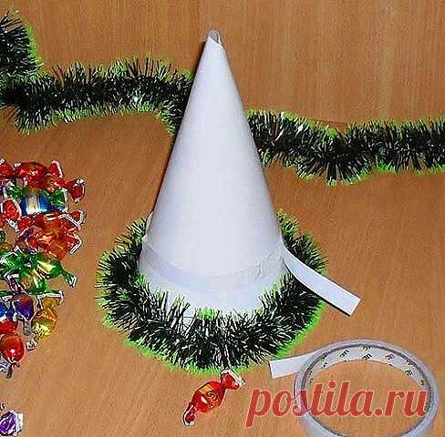 КРАСИВАЯ
конфетная новогодняя елка на картонном конусе