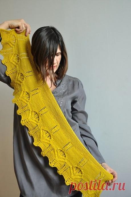 Vairë Shawlette pattern by Gabriela