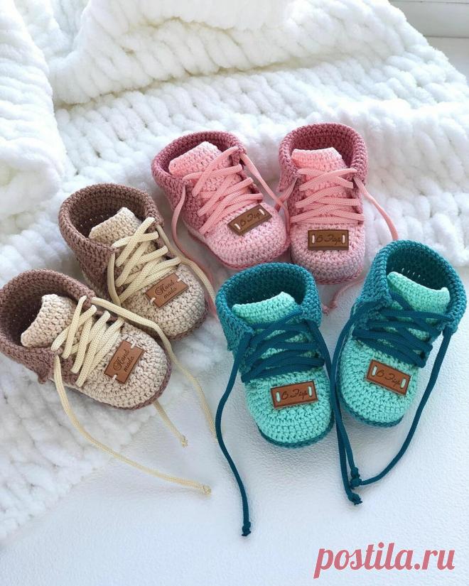 ПИНЕТКИ 🌸 ИГРУШКИ Столько красоты на одном фото 😍 Одно меня сейчас мучает, недостаток света. Фотографии получаются очень тёмными, ждём лета и наверно буду делать фоток на год вперёд . . . . #вязаниекрючком #схемывязаниякрючком #вяжутнетолькобабушки #мккрючком #вязаниекрючком #вяжутнетолькобабушки #вязаниекрючком #пинетки