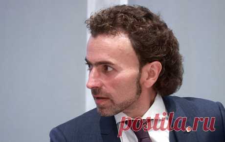 Бабаев считает, что футболист &quot;Спартака&quot; Соболев своим жестом в матче с ЦСКА перешел грань. Форвард получил красную карточку за неспортивное поведение