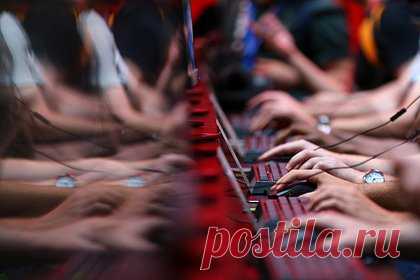 Видеокарты Nvidia помогли читерам в Counter-Strike 2. Геймеры в Counter-Strike 2 пожаловались на видеокарты Nvidia, которые давали пользователям дополнительное преимущество в игре. В частности, геймеры могут видеть силуэты игроков сквозь дым, который образуется после взрыва дымовой шашки. Игроки оказываются скрыты дымом, но их силуэты при этом хорошо просматриваются.