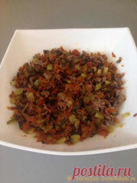 Сытный и простой рецепт салата «Мясной» Любимая еда большинства мужчин — это мясо. Поэтому стоит попробовать этот салат лишь однажды, и он станет желанным блюдом в повседневном меню. Для праздничного стола такой салат тоже отлично подойдет.…