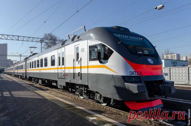 Как делают электрички (46 фото) | Чёрт побери Из всех видов общественного транспорта электрички наиболее пассажироёмкие - способны перевезти больше всего народа. Во многом из-за такой наполненности и весьма аскетичного вида первых моделей в массовом сознании отношение к пригородным поездам весьма пренебрежительное, если не сказать негативное. Основной отечественный производитель электричек - Демиховский машиностроительный завод борется с этими стереотипами, создавая соврем...