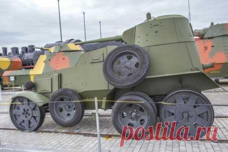 Рассказы об оружии. Колёсный танк БА-10 Есть в истории советской военной техники действительно эпохальные машины. Машины, которые, с одной стороны стали логичным развитием военно-технической мысли того времени, а с другой стороны, появились…