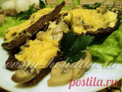 Печеночные оладьи с грибами и сырной корочкой